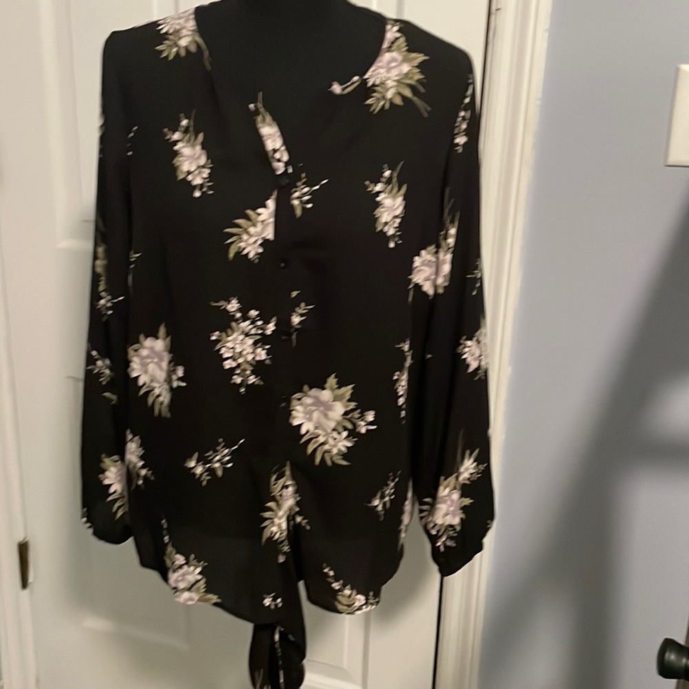 NWOT! G by Giuliano black floral blouse